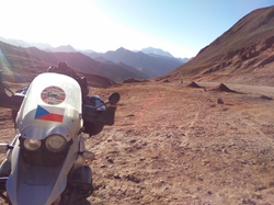 Hlína, olej, čaj - Pamir Highway Tour